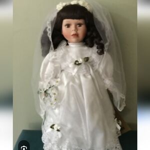 NIB Seymour Mann Porcelain Bridal Doll.   Size 17"